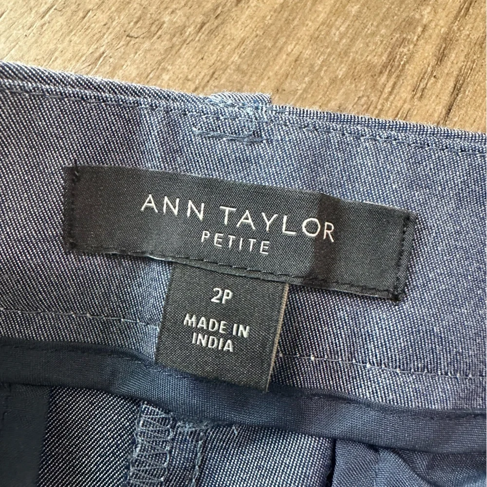 Ann Taylor High Rise Cropped Pant in Stretch Cotton with Eyelet trim Size 2P - Picture 7 of 10